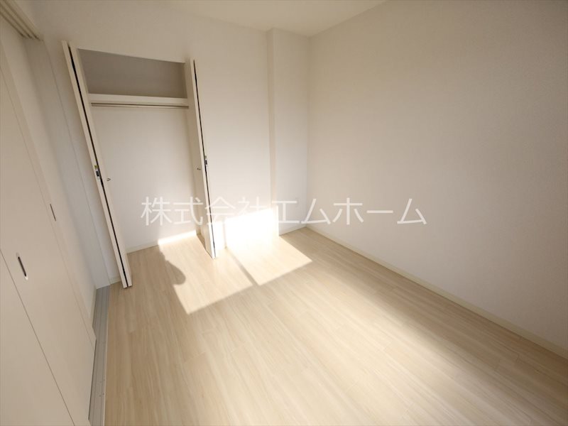 ＲＥＸＣＩＡ　Ｉ（レクシアワン） 南側洋室5.9帖　クローゼット（収納充実してます