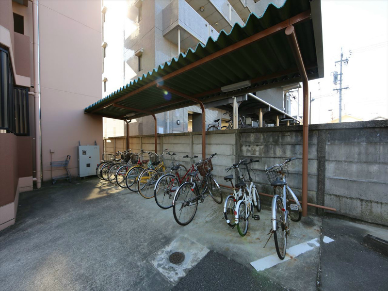 フジハイツIII 屋根付き駐輪場有り