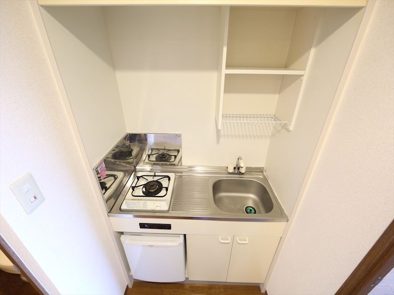フジハイツIII キッチン（ガス1口コンロ付）ミニ冷蔵庫付　家電用意できます