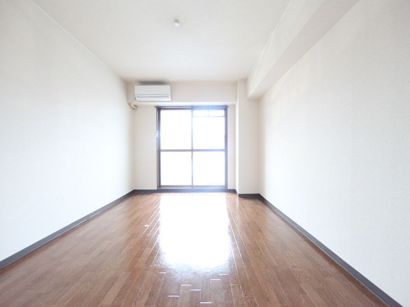 メゾンシャルム 洋室9帖　エアコン完備　南面バルコニー