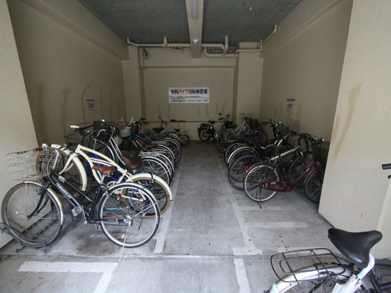 露橋ロイヤルハイツII 屋根付き駐輪場