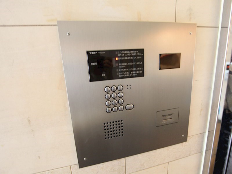 サンク栄みなみマンション エントランス　宅配ＢＯＸ　防犯カメラ　オートロック
