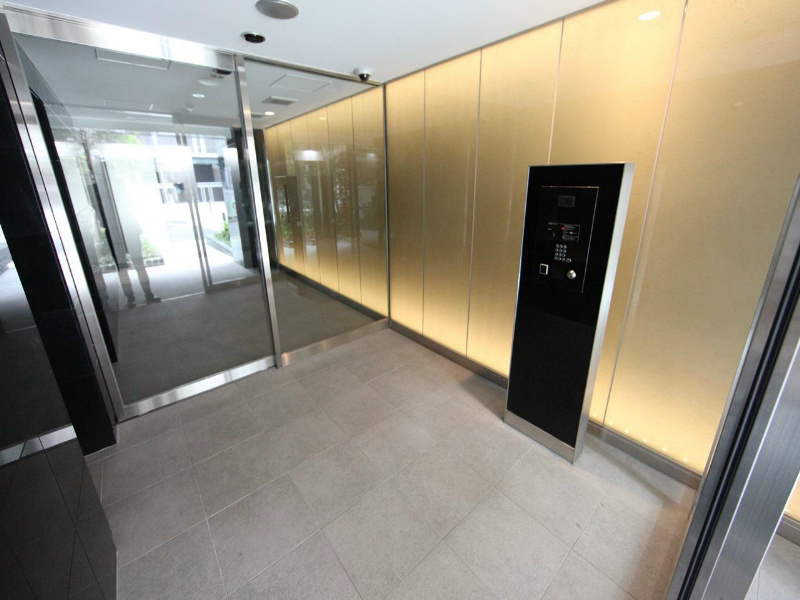 エルスタンザ千代田  エントランス　オートロック　防犯カメラ　宅配BOX