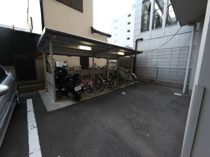 ＦＬＡＴ12（フラット12） 屋根付き駐輪場