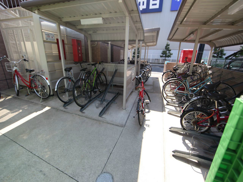 ファーニッシュ山王 屋根付き駐輪場有り