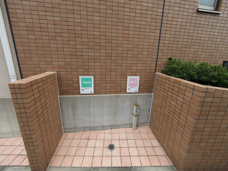 オレンジスクエア 敷地内ゴミ置場