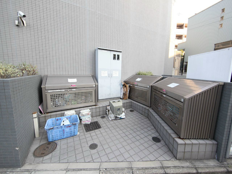 アーデン春岡 敷地内ゴミ捨て場