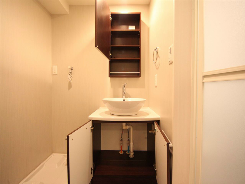ｓｏｆｉｔｅｌ鶴里（ソフィテルツルサト） 脱衣所　デザイン洗面台　洗濯機ご用意できます