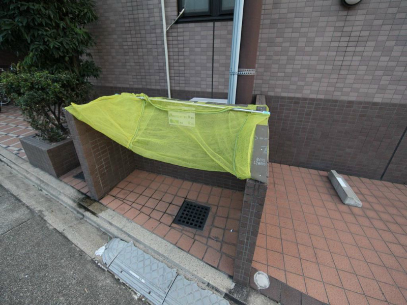 クレストステージ内山 敷地内ゴミ置場