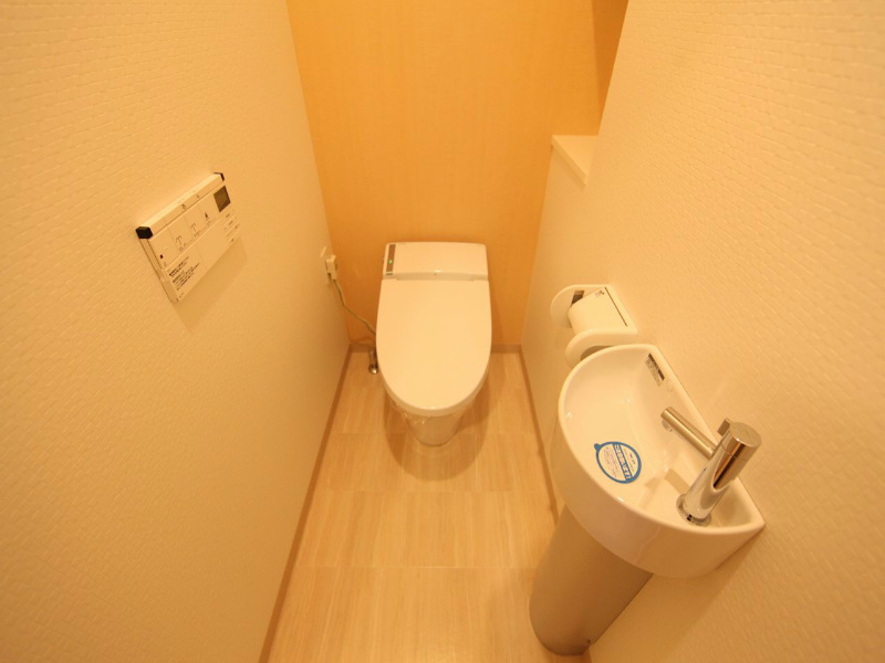 ＫＡＲＥＮＣＯＵＲＴ名駅南（カレンコート名駅南） 温水洗浄便座付トイレ　手洗い場付