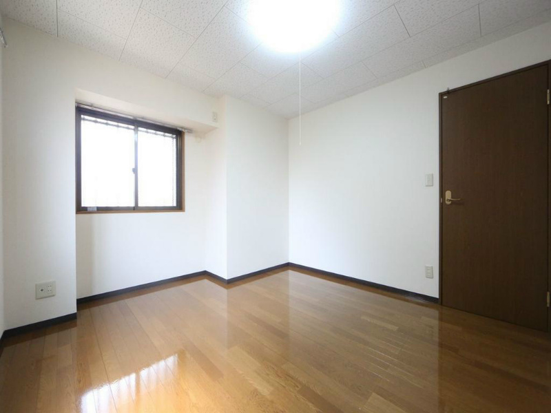 プリミエール塩付通 洋室7帖　南東角部屋　窓付　クローゼット（収納充実してます）