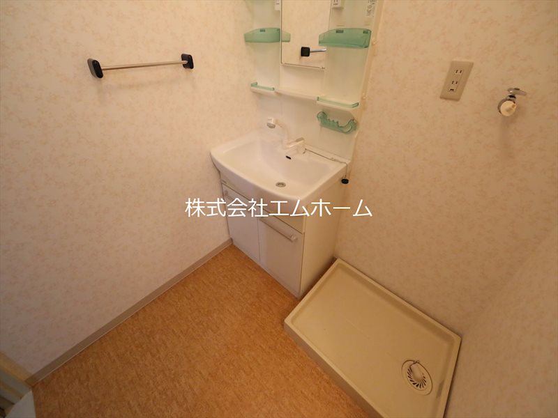 サンホワイト植田 脱衣所　独立洗面台（シャンプードレッサー付）