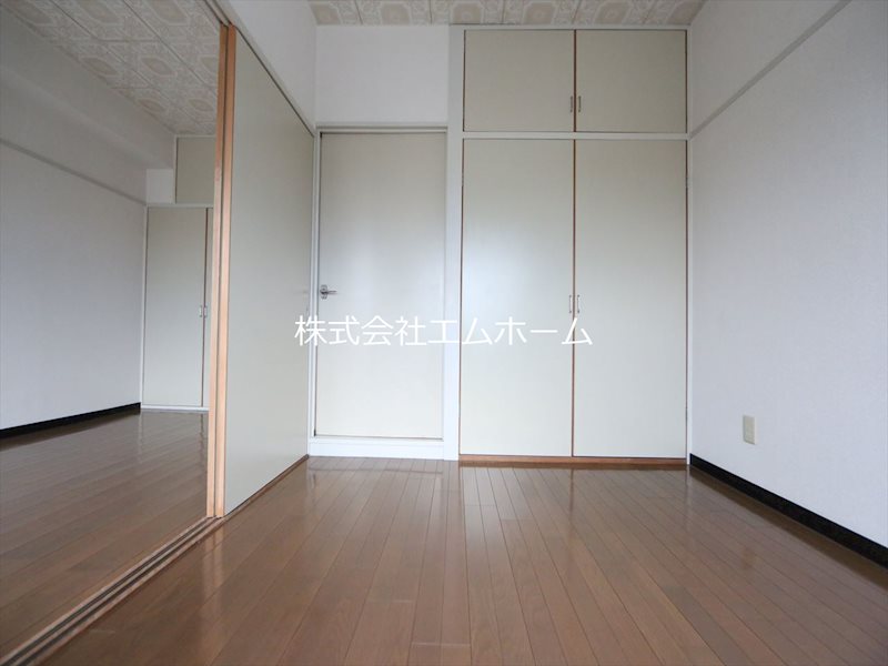 サンホワイト植田 洋室5.4帖　収納付（収納充実してます）