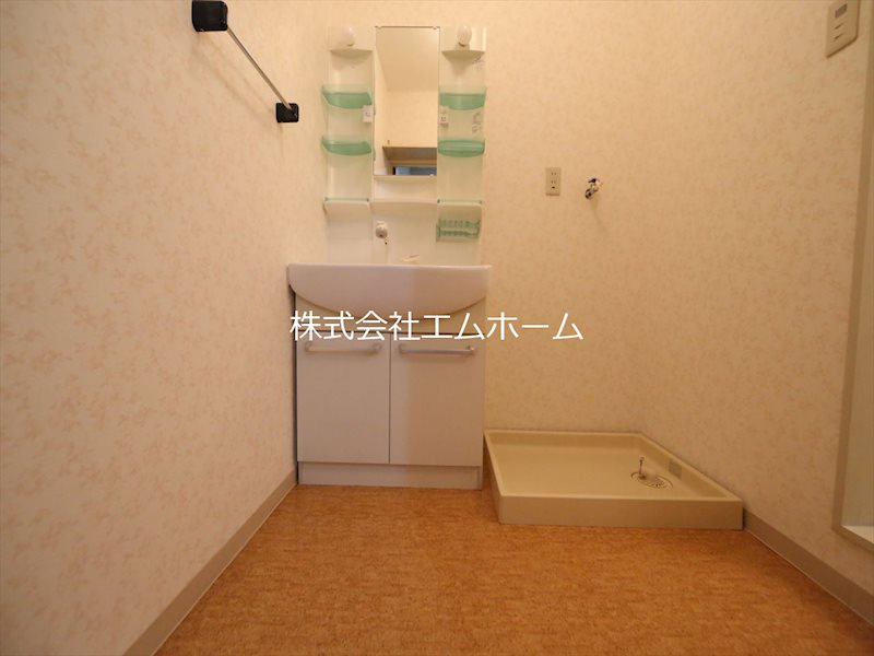 サンホワイト植田 脱衣所　独立洗面台（シャンプードレッサー付）