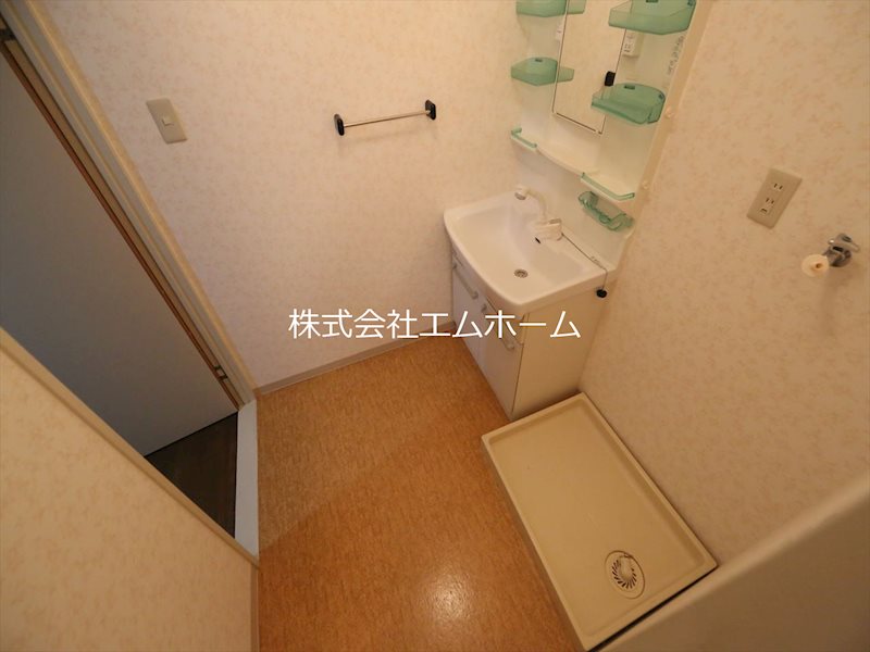 サンホワイト植田 脱衣所　独立洗面台（シャンプードレッサー付）