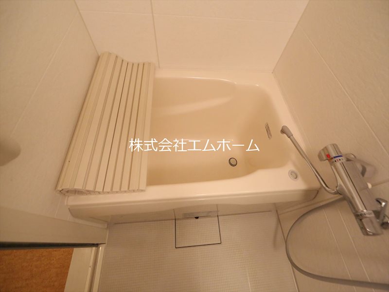サンホワイト植田 バスルーム（お風呂トイレ別）窓付（換気良好）