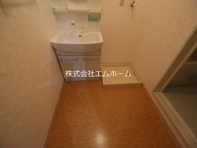 サンホワイト植田 脱衣所　独立洗面台（シャンプードレッサー付）