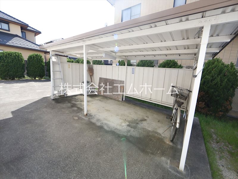 サンホワイト植田 屋根付駐輪場