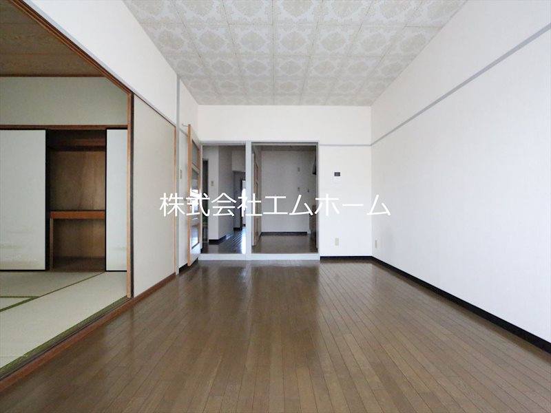 サンホワイト植田 ＬＤＫ13.8帖　南向きバルコニー