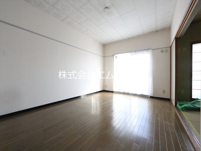 サンホワイト植田 ＬＤＫ13.8帖　南向きバルコニー