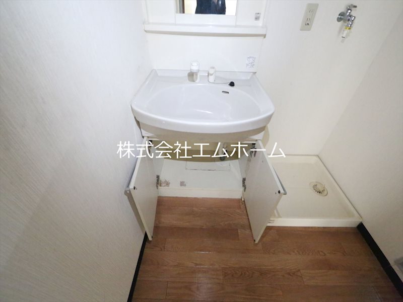 サンホワイト植田 脱衣所　独立洗面台（シャンプードレッサー付）