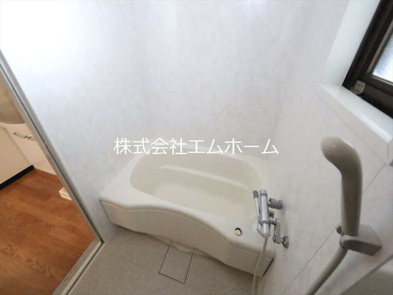 サンホワイト植田 バスルーム（お風呂トイレ別）窓付（換気良好）