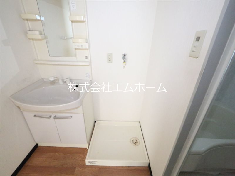 サンホワイト植田 脱衣所　独立洗面台（シャンプードレッサー付）