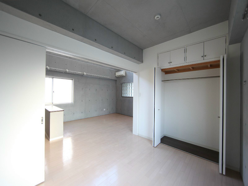 Ｍａｎｏｉｒ　ｎａｋａｔａ（マノワール仲田） ＬＤＫ12.1帖　洋室6.4帖　つなげても仕切っても使えます