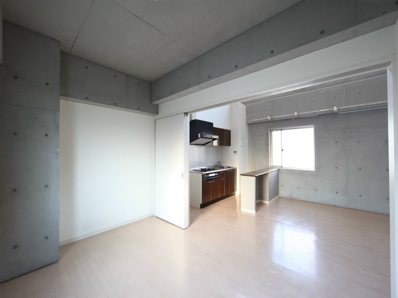 Ｍａｎｏｉｒ　ｎａｋａｔａ（マノワール仲田） ＬＤＫ12.1帖　洋室6.4帖　つなげても仕切っても使えます