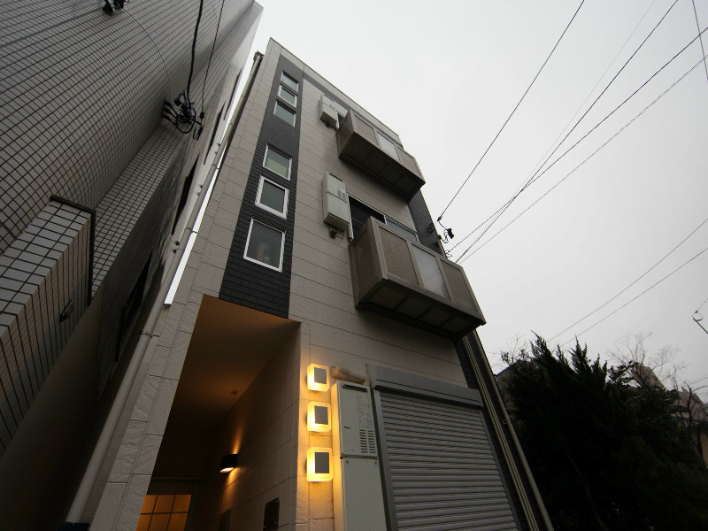 外観　オートロック付　全部屋角部屋