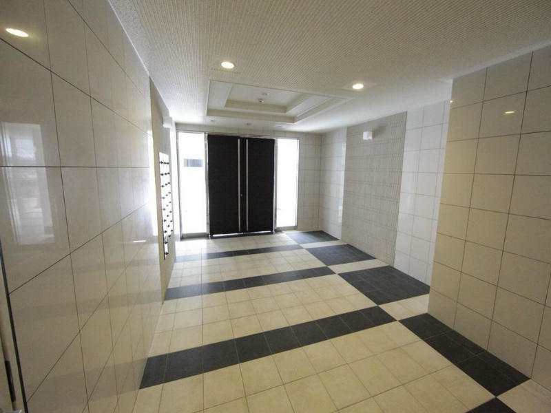 ゴルトベルク エントランス　オートロック付　防犯カメラ付
