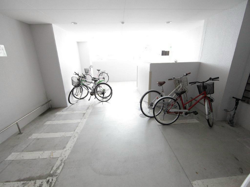 ゴルトベルク 屋根付駐輪場　屋根付バイク置き場