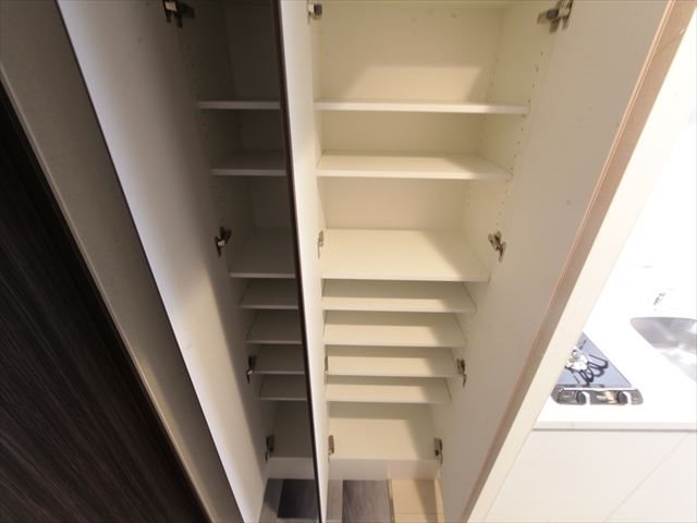 ヴィークブライト名古屋新栄 玄関（シューズボックス完備）