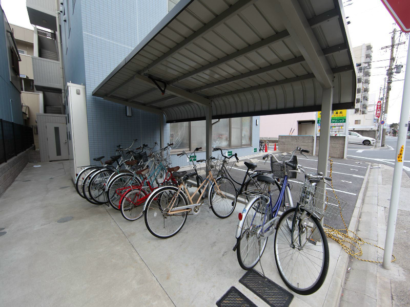 アイコート六番 屋根付き駐輪場