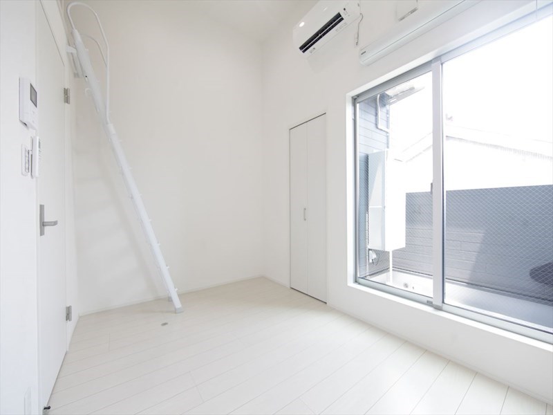pavillon honnete biwajima（パビユウネッツ ビワジマ） 洋室6.2帖　ロフト5.3帖（収納でも使えます）