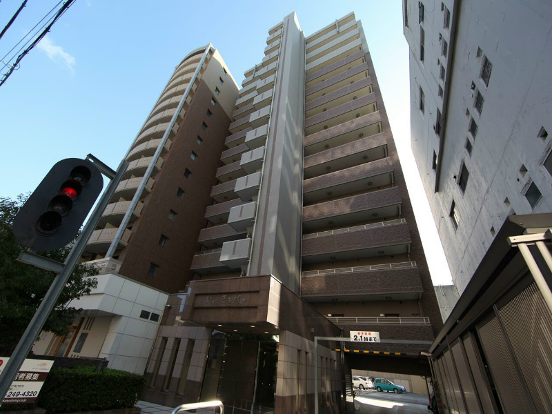 外観　宅配ＢＯＸ　オートロック付　防犯カメラ付
