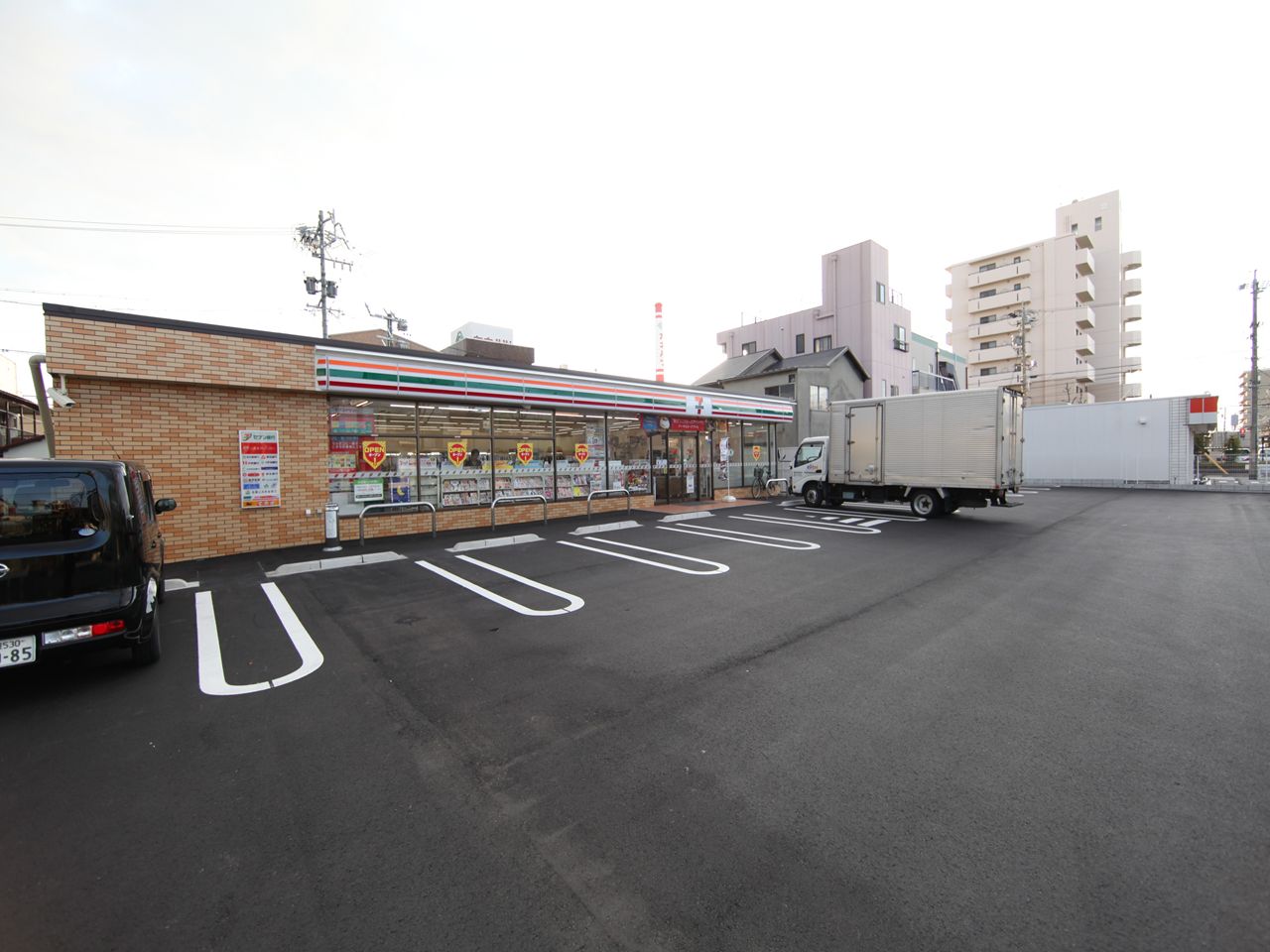 アンリュエ セブンイレブン 名古屋豊３丁目店