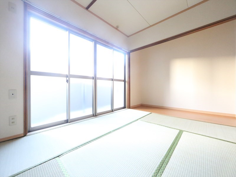 みどり荘 和室6帖　床の間あり