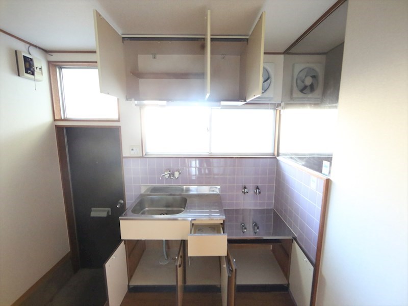 みどり荘 キッチン（２口ガスコンロ設置可）窓付き