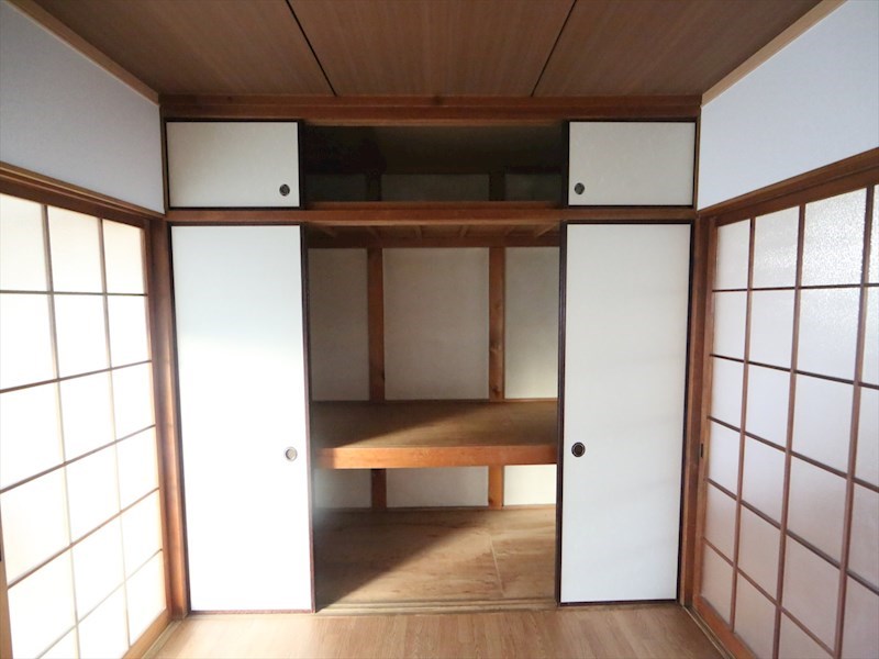 みどり荘 洋室6帖　押入れ付　収納充実してます