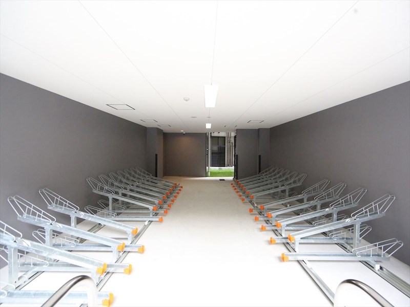 アステリ鶴舞ディオ 屋根付き駐輪場