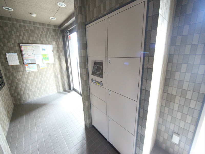 すまいる川名 宅配ＢＯＸ完備