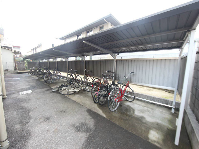 すまいる川名 屋根付き駐輪場