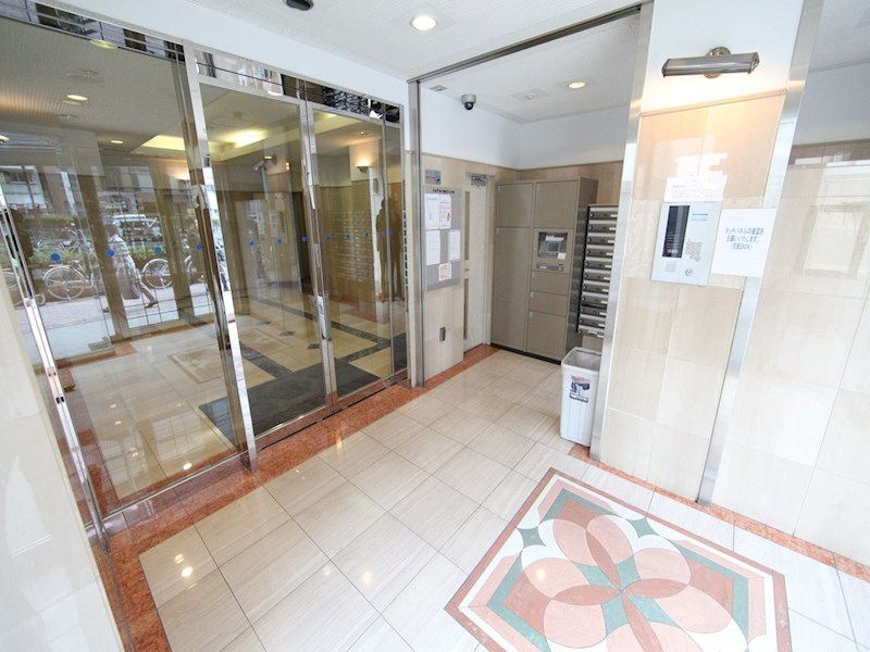 アーバンフラッツ新栄 エントランス　オートロック　宅配ＢＯＸ　防犯カメラ