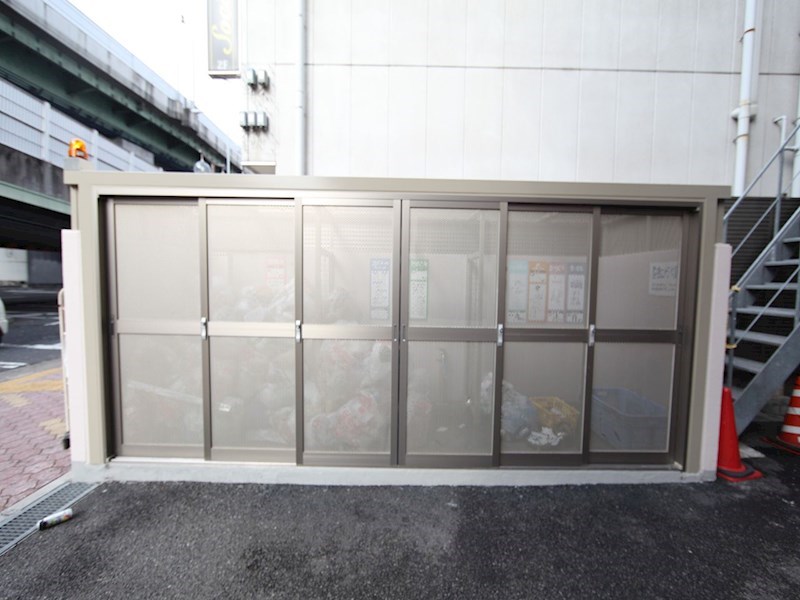 アーバンフラッツ新栄 敷地内ゴミ捨て場