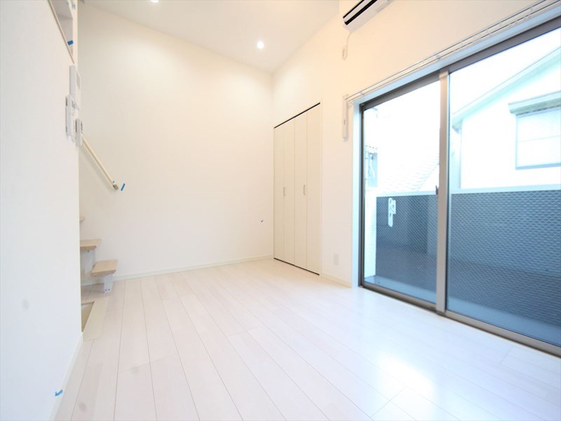 アールグレイス中島町 洋室6.3帖　上階ロフト6帖（収納でもお部屋でも使えます）