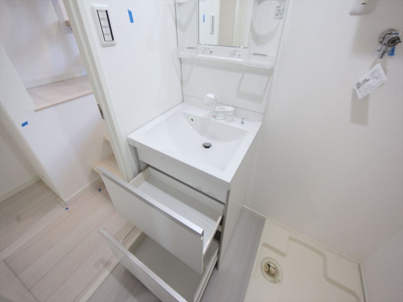 アールグレイス中島町 脱衣所　独立洗面台（シャンプードレッサー）洗濯機用意できます