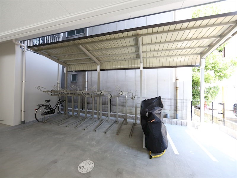 Ｓ－ＦＯＲＴ堀田通 屋根付き駐輪場