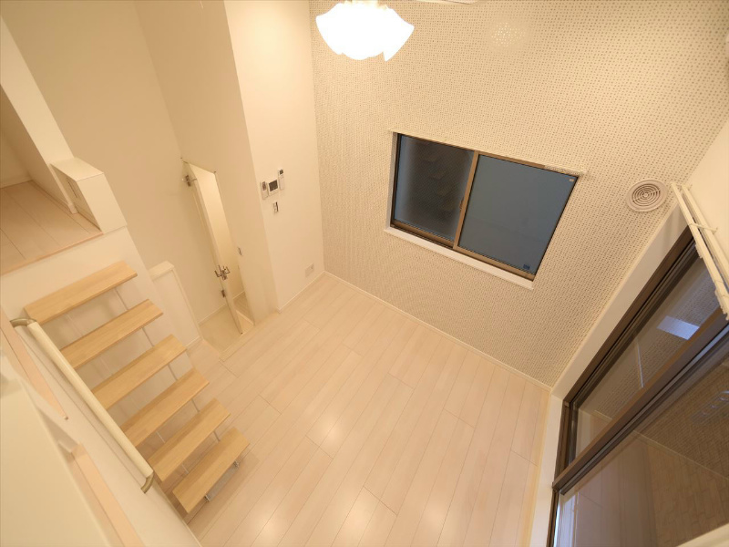 パレドール伝馬町 洋室5.9帖　上階ロフト5.7帖（収納でも部屋でも使えます）