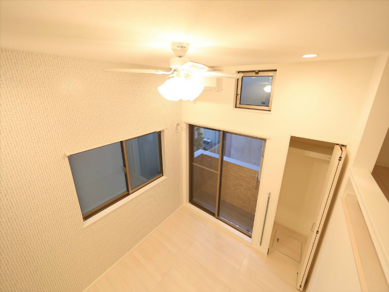 パレドール伝馬町 洋室5.9帖　上階ロフト5.7帖（収納でも部屋でも使えます）